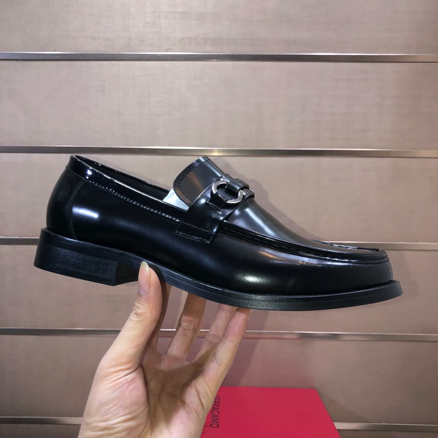 Men's shoes 💰540💰 [Ferragamo/Ferragamo] The latest model from the counter. Original imported high-quality cowhide with open sides + imported 🐂 cowhide lining + original luxury metal buckle + original combination outsole. Comparison is stress-free 38–45 (45 is custom-made and cannot be returned or exchanged)